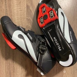 Peloton bike shoes size 39 or US size 8